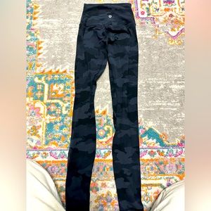 Lululemon black camo align high rise leggings sz 0